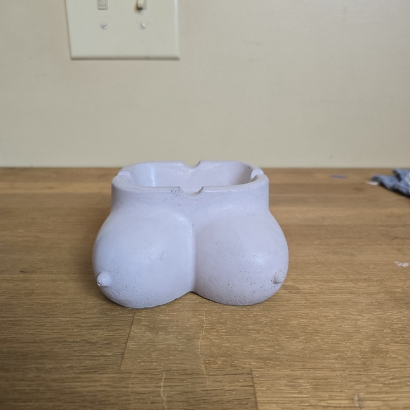 Cigarette Father's Day Gift Holder Ash Tray Abstract Holder Boobs Breast 1 pc - Picture 3 of 11